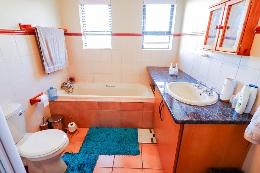 4 Bedroom Property for Sale in Heuwelsig Free State